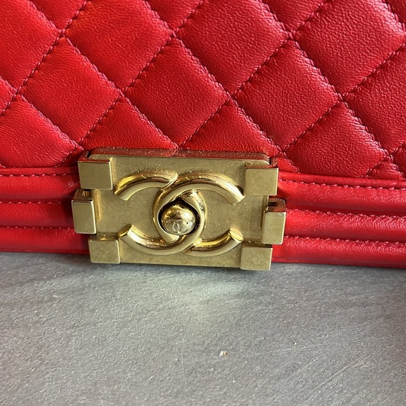 Chanel Boy Red Medium Quilted Leather Flap Bag - Picture 5 of 15
